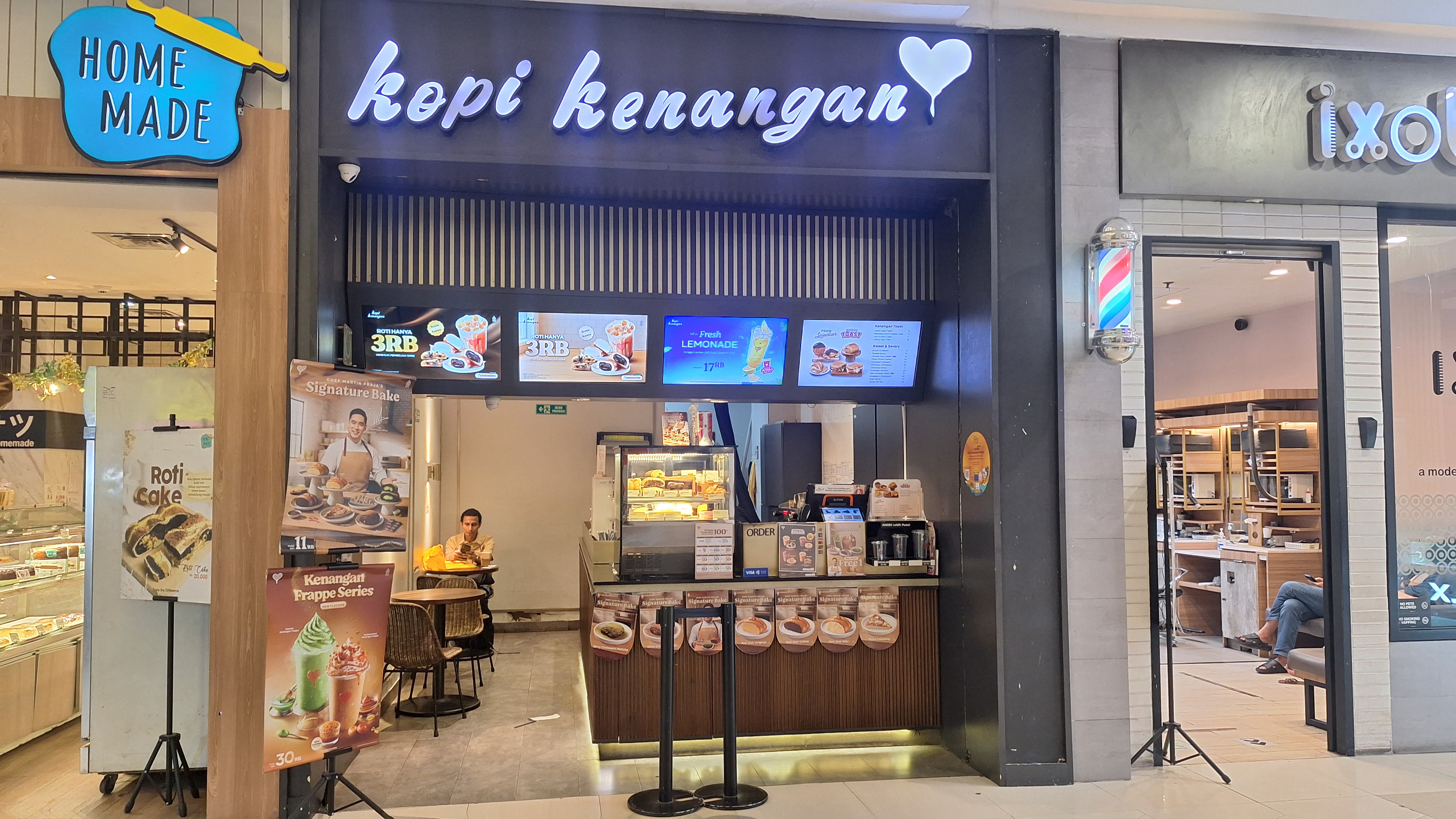Foto outlet Plaza Atrium